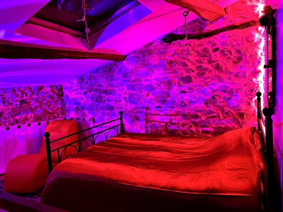 Love room de Blanche Neige - Assignan9 de Love room de Blanche Neige
