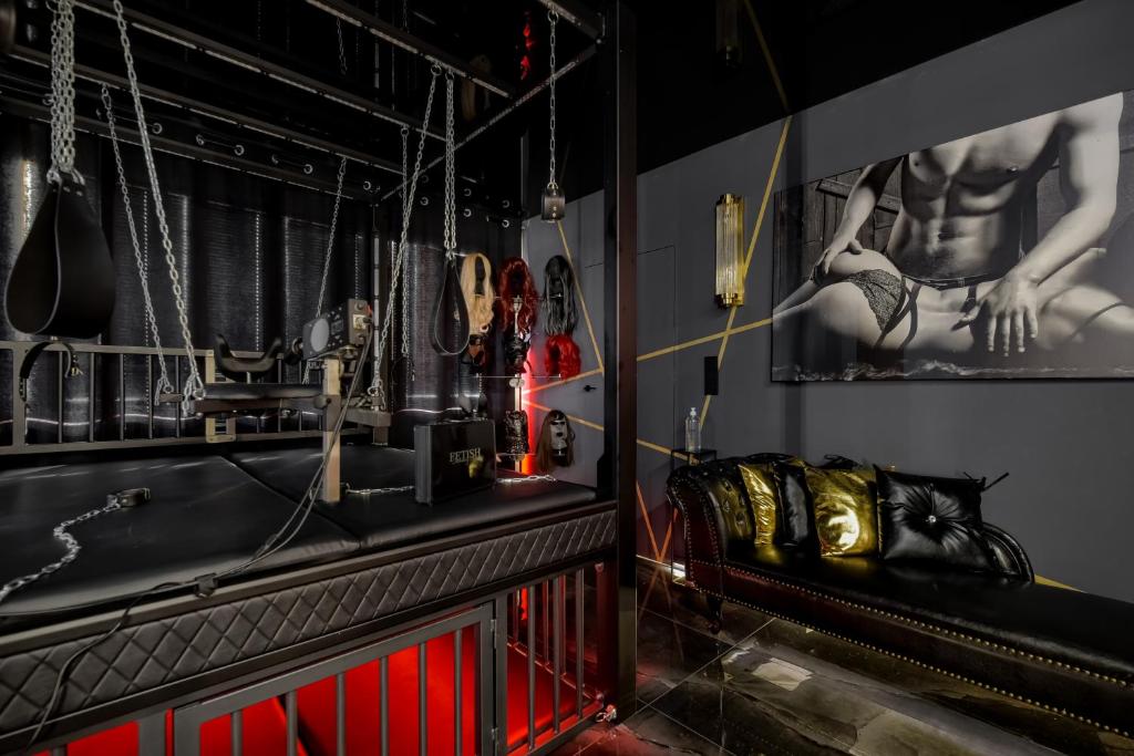 World Of Ecstasy - Apartament BDSM - RedaWorld Of Ecstasy - Apartament BDSM
