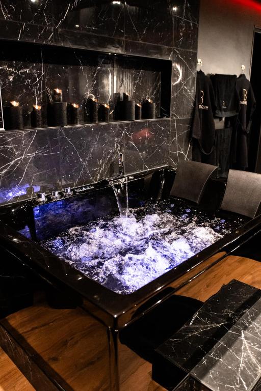 BlackRoom Suite de Luxe 50 Nuances de grey - Le Havre15 de BlackRoom Suite de Luxe 50 Nuances de grey
