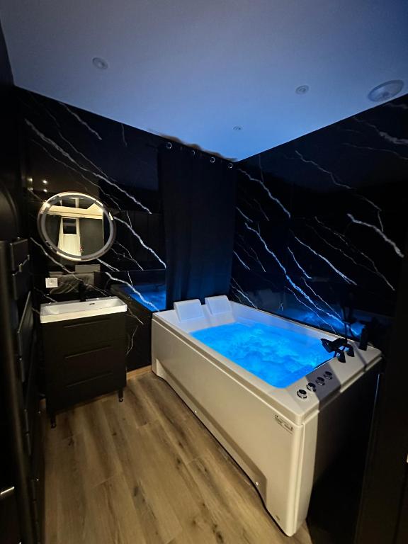 Dark Room BLOIS - Love Room - Saint-Gervais-la-Forêt3 de Dark Room BLOIS - Love Room
