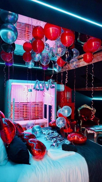 L'Interdit Suite Luxe Romantique Spa Balneo Sauna Hammam - Serrières6 de L'Interdit Suite Luxe Romantique Spa Balneo Sauna Hammam
