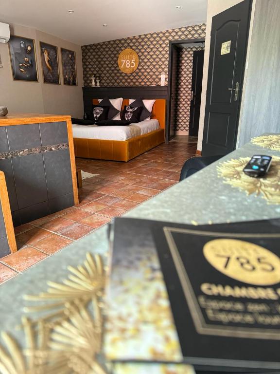 SUITE 785 Chambre Jacuzzi Sauna - Montauban17 de SUITE 785 Chambre Jacuzzi Sauna
