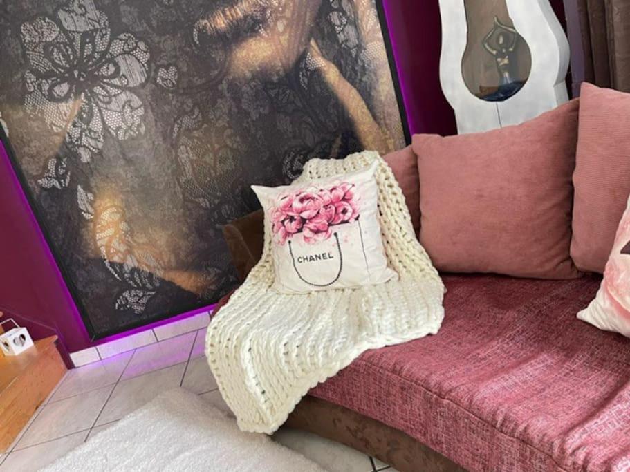 Love Room : Lovely Room 61 - Saint-Clair-de-Halouze14 de Love Room : Lovely Room 61
