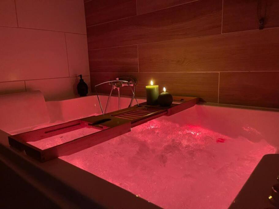 Love Room : Lovely Room 61 - Saint-Clair-de-Halouze32 de Love Room : Lovely Room 61
