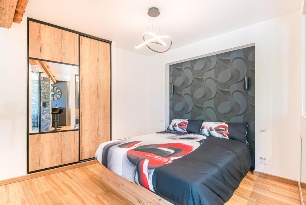 Love room au bord de l'eau. L'instant coquin - Rochefort-sur-Loire5 de Love room au bord de l'eau. L'instant coquin
