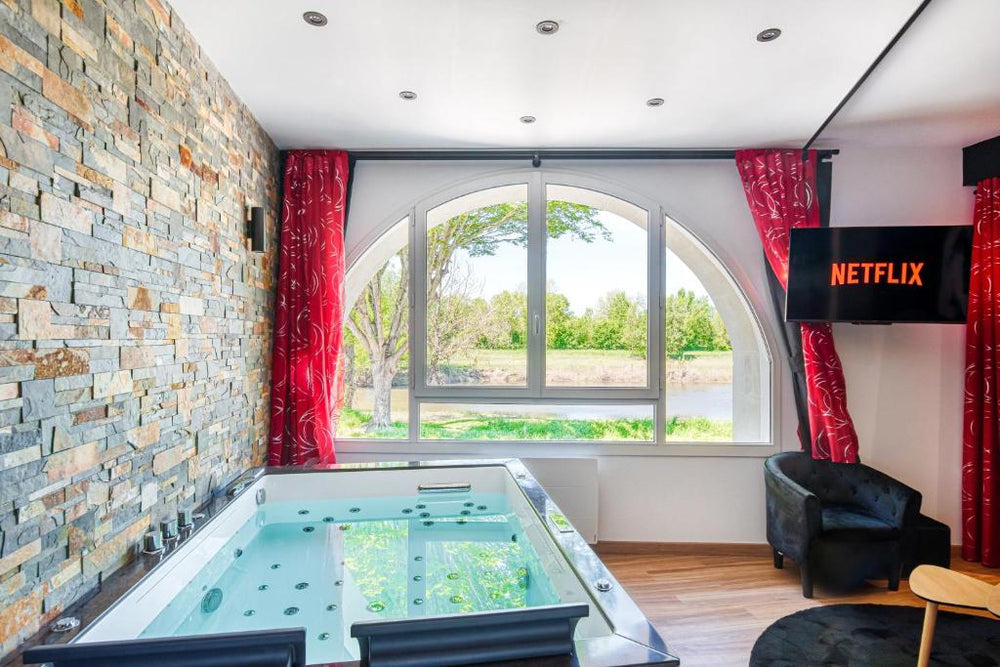 Love room au bord de l'eau. L'instant coquin - Rochefort-sur-Loire34 de Love room au bord de l'eau. L'instant coquin
