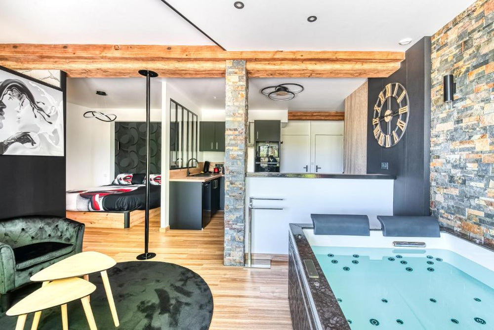 Love room au bord de l'eau. L'instant coquin - Rochefort-sur-Loire29 de Love room au bord de l'eau. L'instant coquin
