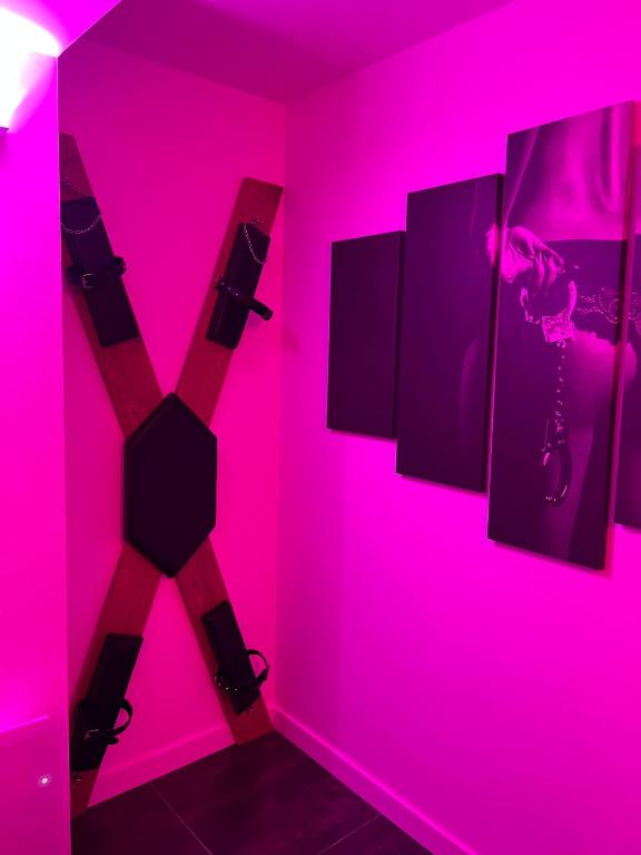 Love room: Aux plaisirs des sens jacuzzi privé - Barr9 de Love room: Aux plaisirs des sens jacuzzi privé
