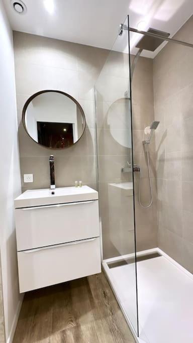 GreyRoom Cannes-Love Room BDSM - Cannes8 de GreyRoom Cannes-Love Room BDSM
