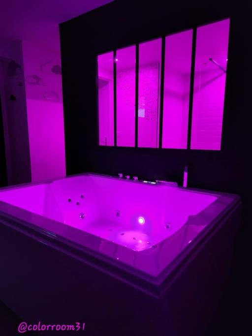 Colorroom31 - Nuit insolite - Spa - Tantra - Love room - Rouffiac-Tolosan13 de Colorroom31 - Nuit insolite - Spa - Tantra - Love room
