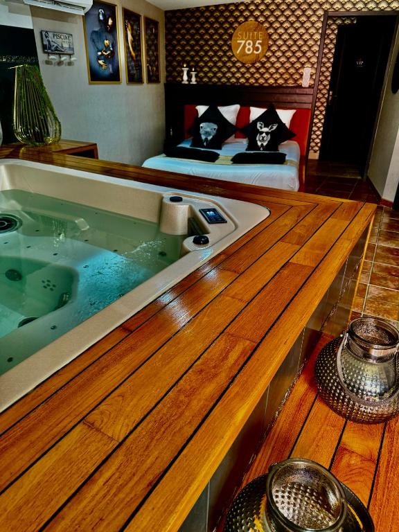 SUITE 785 Chambre Jacuzzi Sauna - Montauban34 de SUITE 785 Chambre Jacuzzi Sauna
