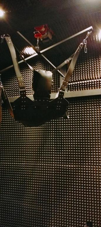 la love interdite chez love room Toulon - Toulon4 de la love interdite chez love room Toulon
