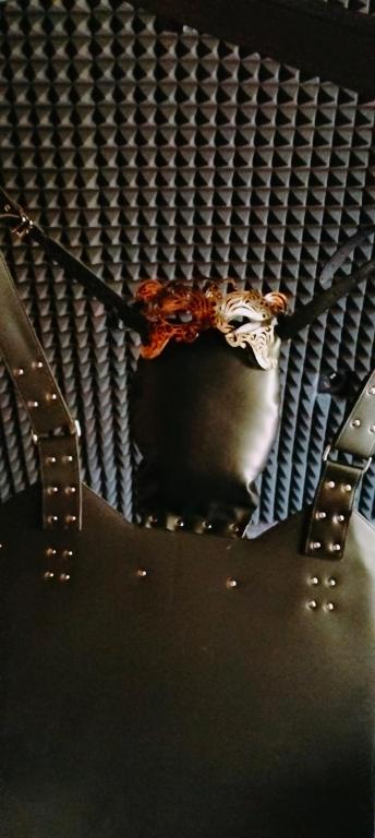 la love interdite chez love room Toulon - Toulon8 de la love interdite chez love room Toulon
