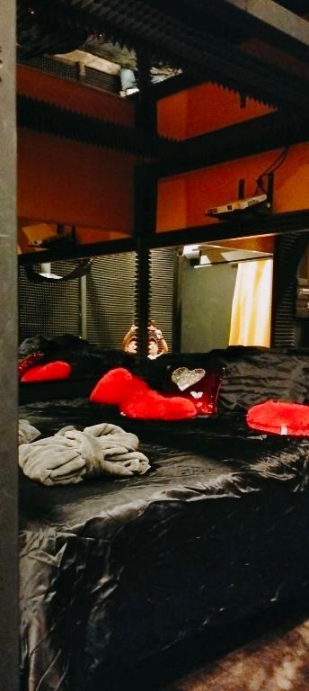 la love interdite chez love room Toulon - Toulon14 de la love interdite chez love room Toulon
