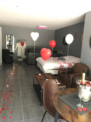 Love Room - La Parenthèse - Saint-Bauzille-de-la-Sylve3 de Love Room - La Parenthèse
