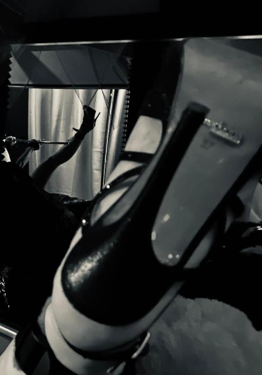 la love interdite chez love room Toulon - Toulon18 de la love interdite chez love room Toulon
