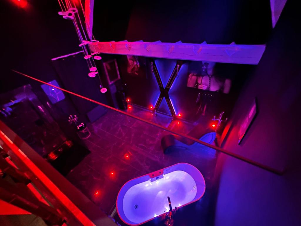 Loveroom de luxe - Thème 50 nuances de grey maison privative spa insolite - Douchy-les-MinesLoveroom de luxe - Thème 50 nuances de grey maison privative spa insolite
