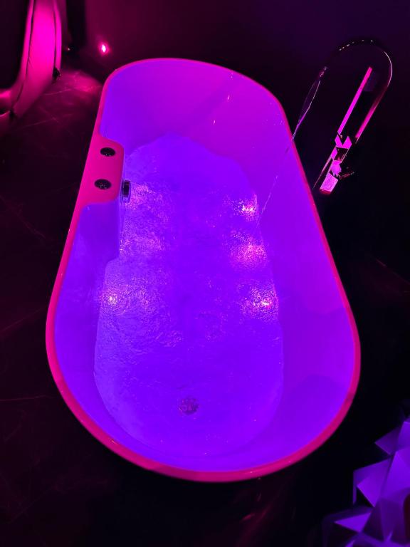 Loveroom de luxe - Thème 50 nuances de grey maison privative spa insolite - Douchy-les-Mines18 de Loveroom de luxe - Thème 50 nuances de grey maison privative spa insolite
