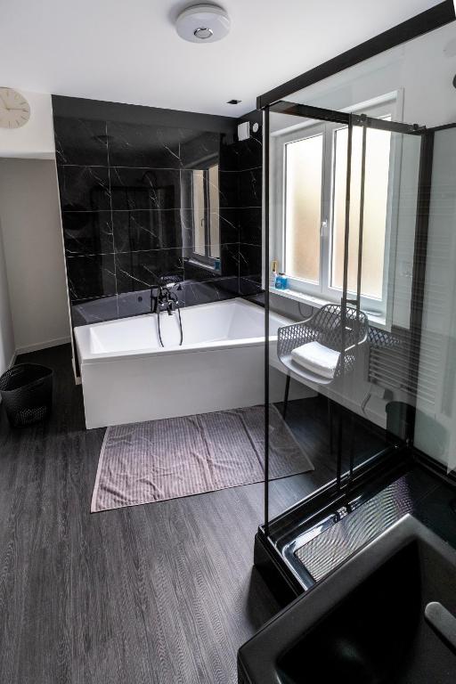 Love room « L'étreinte dorée » - Illiers13 de Love room « L'étreinte dorée »
