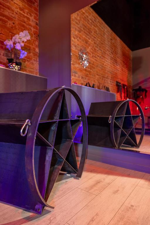 BDSM GREY TOP LOCATION Manufaktura Apart 18 Centrum Miasta , Idelny na Prezent , Parking na terenie , Bardzo Wygodne Łóżko ,OGROMNE LUSTRO ,Tylko dla dorosłych ADULTS ONLY - Łódź10 de BDSM GREY TOP LOCATION Manufaktura Apart 18 Centrum Miasta , Idelny na Prezent , Parking na terenie , Bardzo Wygodne Łóżko ,OGROMNE LUSTRO ,Tylko dla dorosłych ADULTS ONLY
