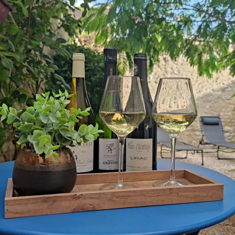 Love Room Une Pause à Deux - Jacuzzi - Chambre Secrète - Château-Landon23 de Love Room Une Pause à Deux - Jacuzzi - Chambre Secrète
