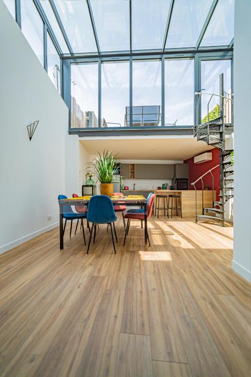 Playroom XXL Loft LOVE Room avec Espace spa Terrasse vue sur les toits Salle de jeux pour adultes Libourne centre 10 min de St Emilion Proche Bordeaux - Libourne10 de Playroom XXL Loft LOVE Room avec Espace spa Terrasse vue sur les toits Salle de jeux pour adultes Libourne centre 10 min de St Emilion Proche Bordeaux
