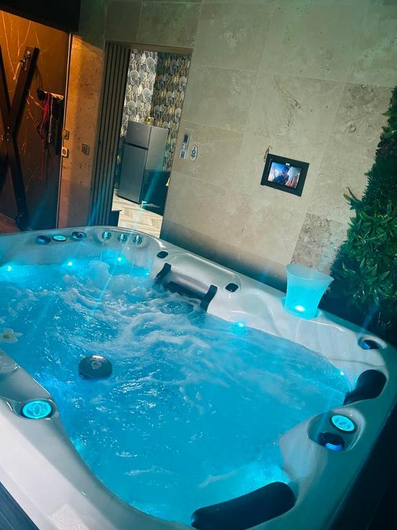 Loveroom 50 nuances de bulles jacuzzi et sauna privatif - Lens