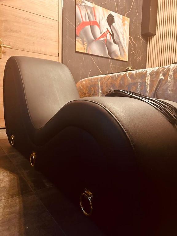 Loveroom 50 nuances de bulles jacuzzi et sauna privatif - Lens6 de Loveroom 50 nuances de bulles jacuzzi et sauna privatif
