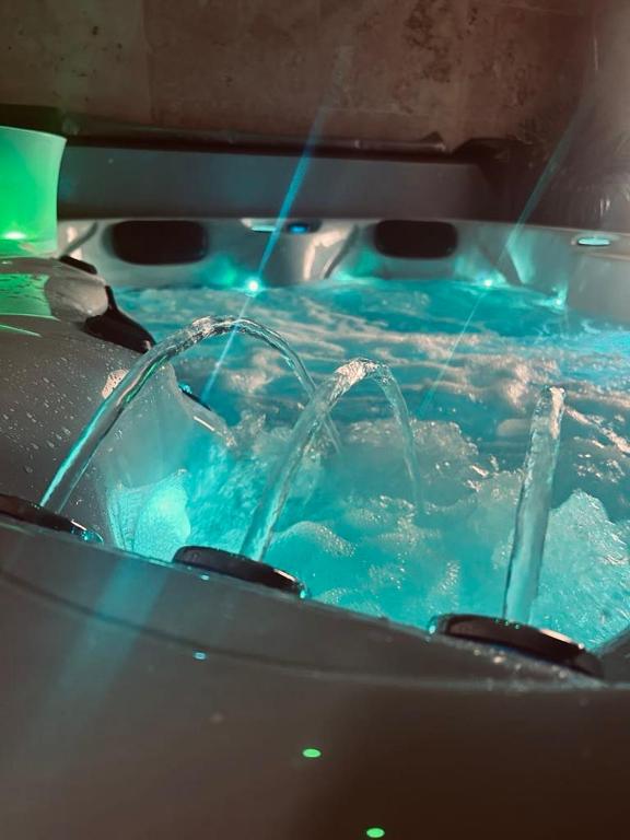 Loveroom 50 nuances de bulles jacuzzi et sauna privatif - Lens3 de Loveroom 50 nuances de bulles jacuzzi et sauna privatif
