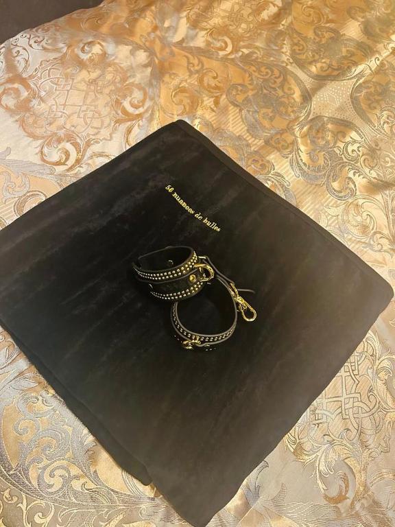 Loveroom 50 nuances de bulles jacuzzi et sauna privatif - Lens4 de Loveroom 50 nuances de bulles jacuzzi et sauna privatif
