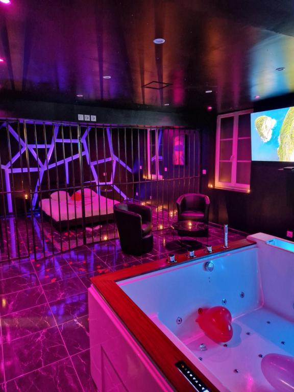 Suite Coquine avec jacuzzi YaoSpa60 - Laigneville15 de Suite Coquine avec jacuzzi YaoSpa60
