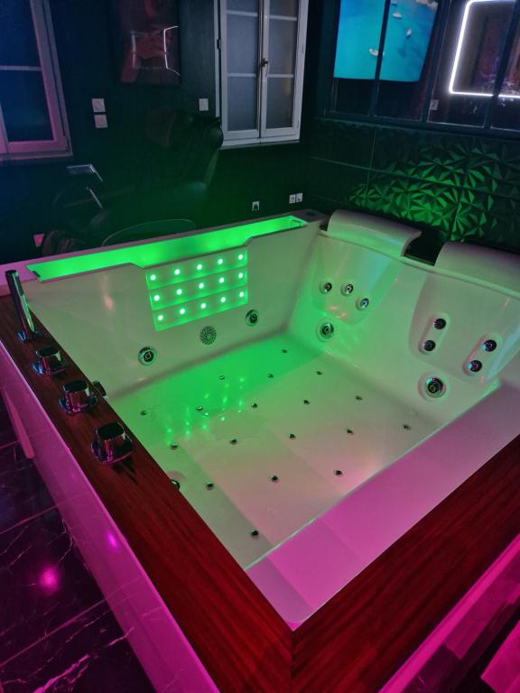 Suite Coquine avec jacuzzi YaoSpa60 - Laigneville21 de Suite Coquine avec jacuzzi YaoSpa60
