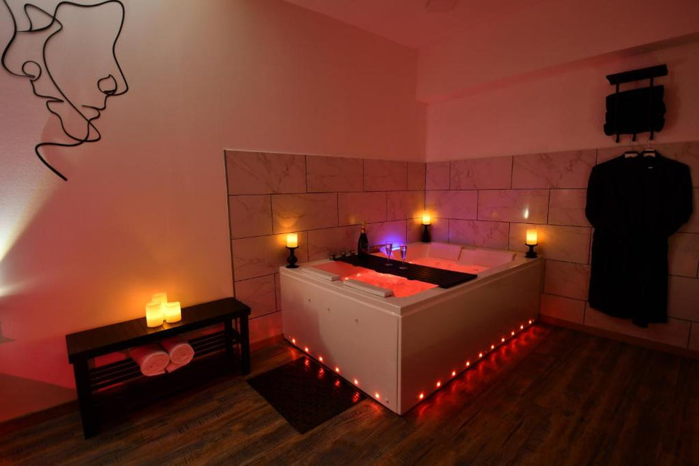 L'Arena - Love Room, Jacuzzi - La Seyne-sur-Mer13 de L'Arena - Love Room, Jacuzzi
