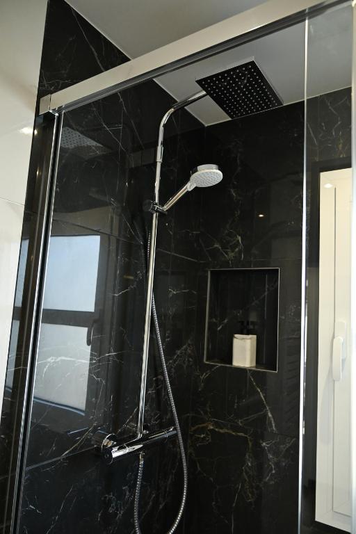 Love Room Luxe Près de la Mer - Fréjus17 de Love Room Luxe Près de la Mer
