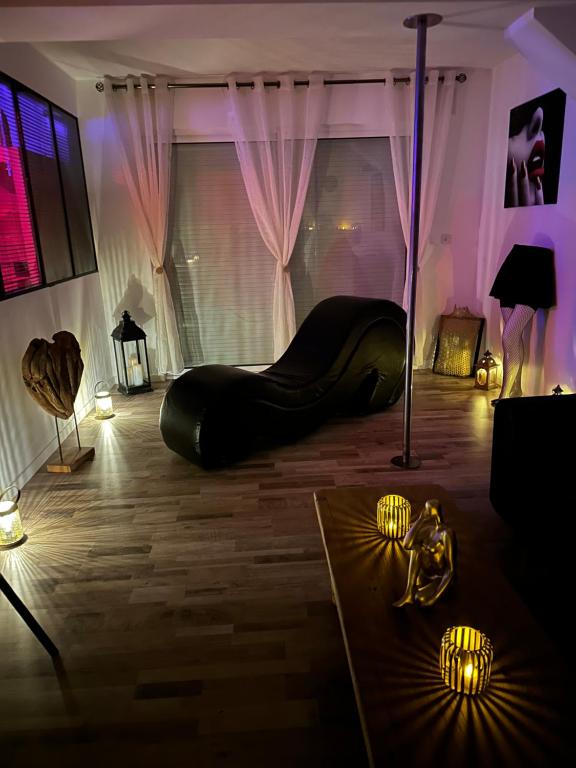 La Maison des Plaisirs Love room - Champigny-sur-Yonne11 de La Maison des Plaisirs Love room
