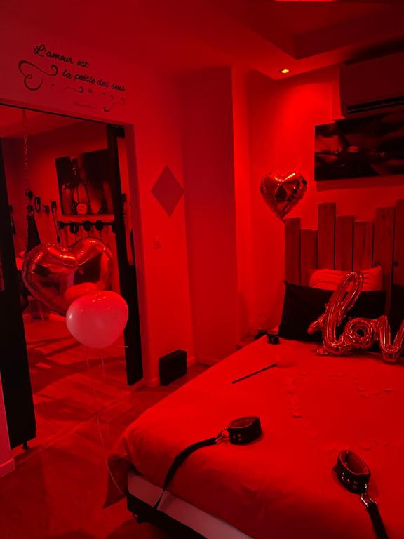 La Maison des Plaisirs Love room - Champigny-sur-Yonne9 de La Maison des Plaisirs Love room
