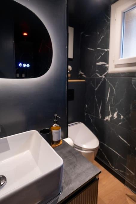 Le Boudoir Secret - Love Room avec Chambre Secrète - Le Luc4 de Le Boudoir Secret - Love Room avec Chambre Secrète
