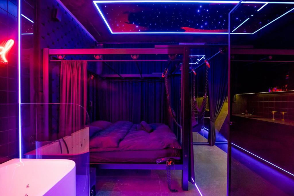 No Limits House - Apartament BDSM Red Desire - WarsawNo Limits House - Apartament BDSM Red Desire

