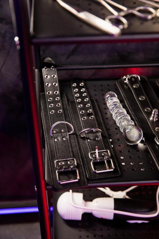 No Limits House - Apartament BDSM Red Desire - Warsaw9 de No Limits House - Apartament BDSM Red Desire
