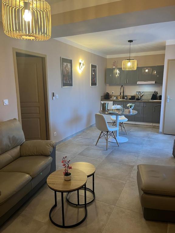 Love Room La Tour - Montmeyan15 de Love Room La Tour
