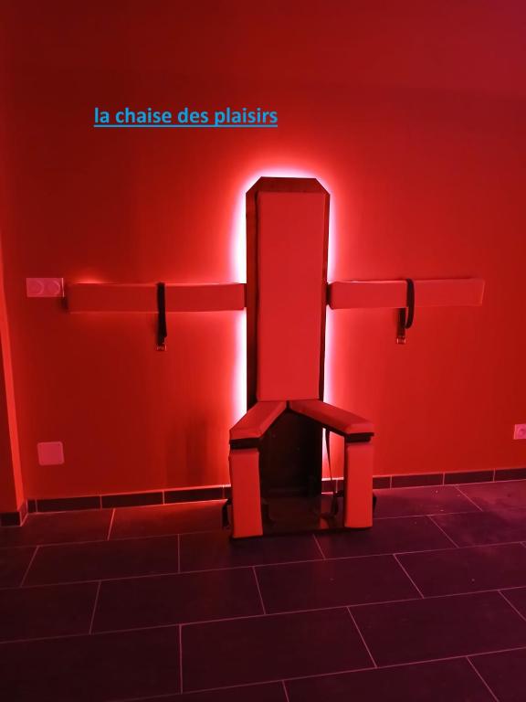 La chambre des plaisirs secrets - Manduel4 de La chambre des plaisirs secrets
