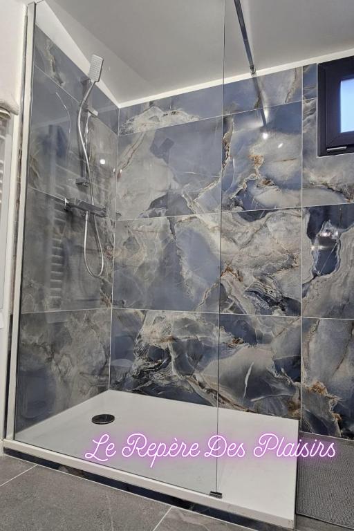 Maisons Plaisir & Pulsion Spa Sauna Privé - Allauch6 de Maisons Plaisir & Pulsion Spa Sauna Privé
