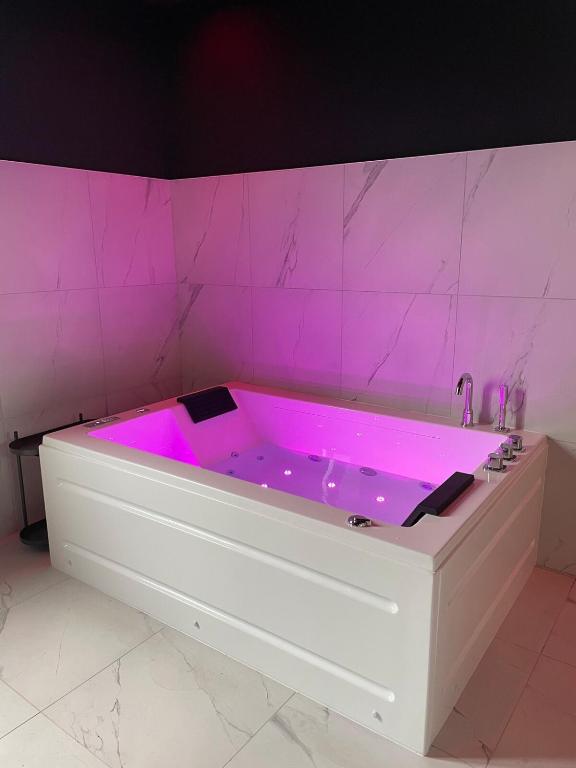 Hom & Love, Love Room BDSM - Homécourt14 de Hom & Love, Love Room BDSM
