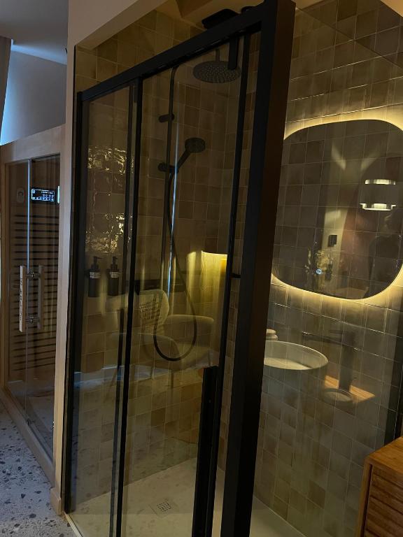 Love Room Strasbourg, Sauna, Spa, Suite Ibiza, Évasion Romantique et Sensuelle - Strasbourg10 de Love Room Strasbourg, Sauna, Spa, Suite Ibiza, Évasion Romantique et Sensuelle
