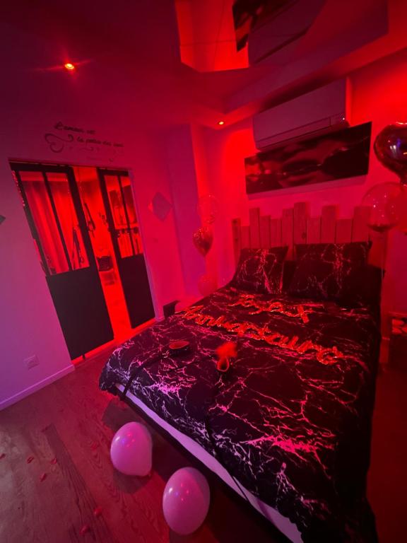 La Maison des Plaisirs Love room - Champigny-sur-Yonne8 de La Maison des Plaisirs Love room
