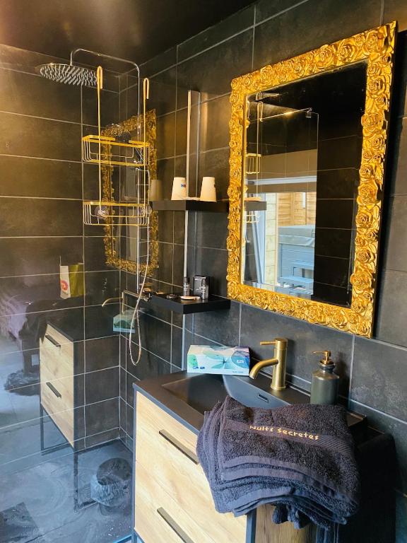 Love room Spa nuits secrètes - Écuires30 de Love room Spa nuits secrètes
