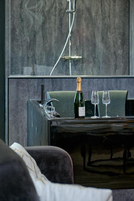 Suite romantique avec Balneo et jeux coquins - Roanne6 de Suite romantique avec Balneo et jeux coquins
