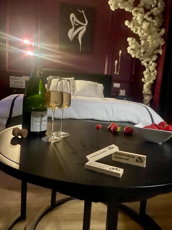 Suite romantique avec Balneo et jeux coquins - Roanne4 de Suite romantique avec Balneo et jeux coquins
