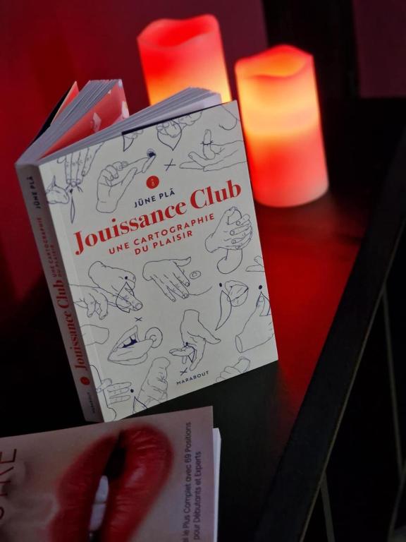 Suite romantique avec Balneo et jeux coquins - Roanne8 de Suite romantique avec Balneo et jeux coquins
