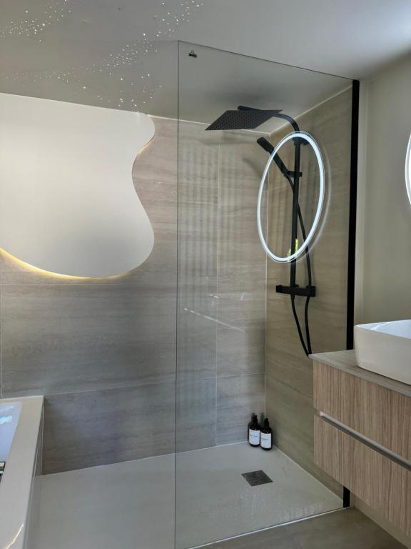 SPA PRIVATIF - LOVE ROOM LUXE - PROCHE DISNEY - Marles-en-Brie22 de SPA PRIVATIF - LOVE ROOM LUXE - PROCHE DISNEY
